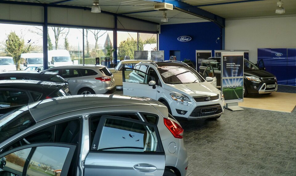 Neufahrzeuge Ausstellungshalle